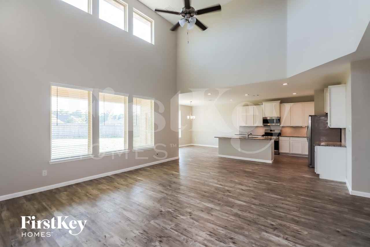 28008 Langsdale Ct - Photo 3 of 15