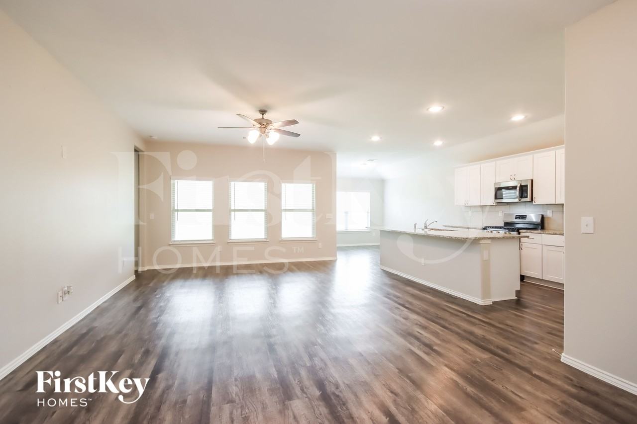 139 Valiant Ridge Trl - Photo 3 of 15