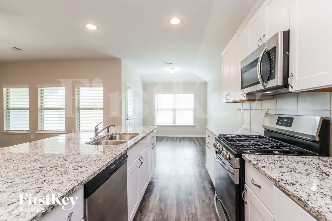 139 Valiant Ridge Trl - Photo 6 of 15