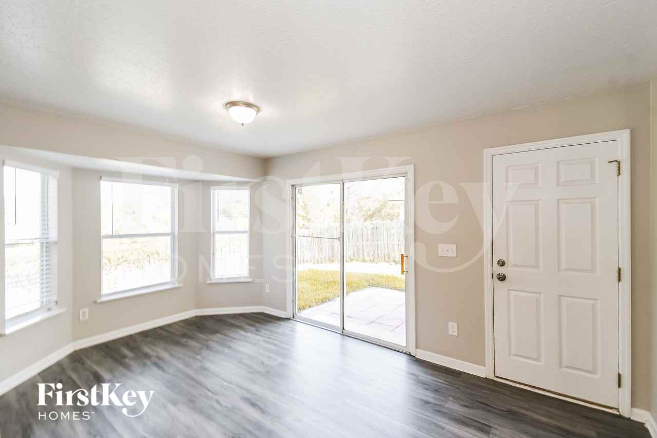 2163 Fresco Dr - Photo 4 of 17
