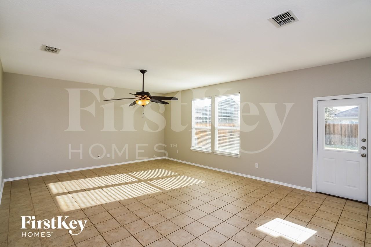 8902 Preserve Trl - Photo 2 of 18