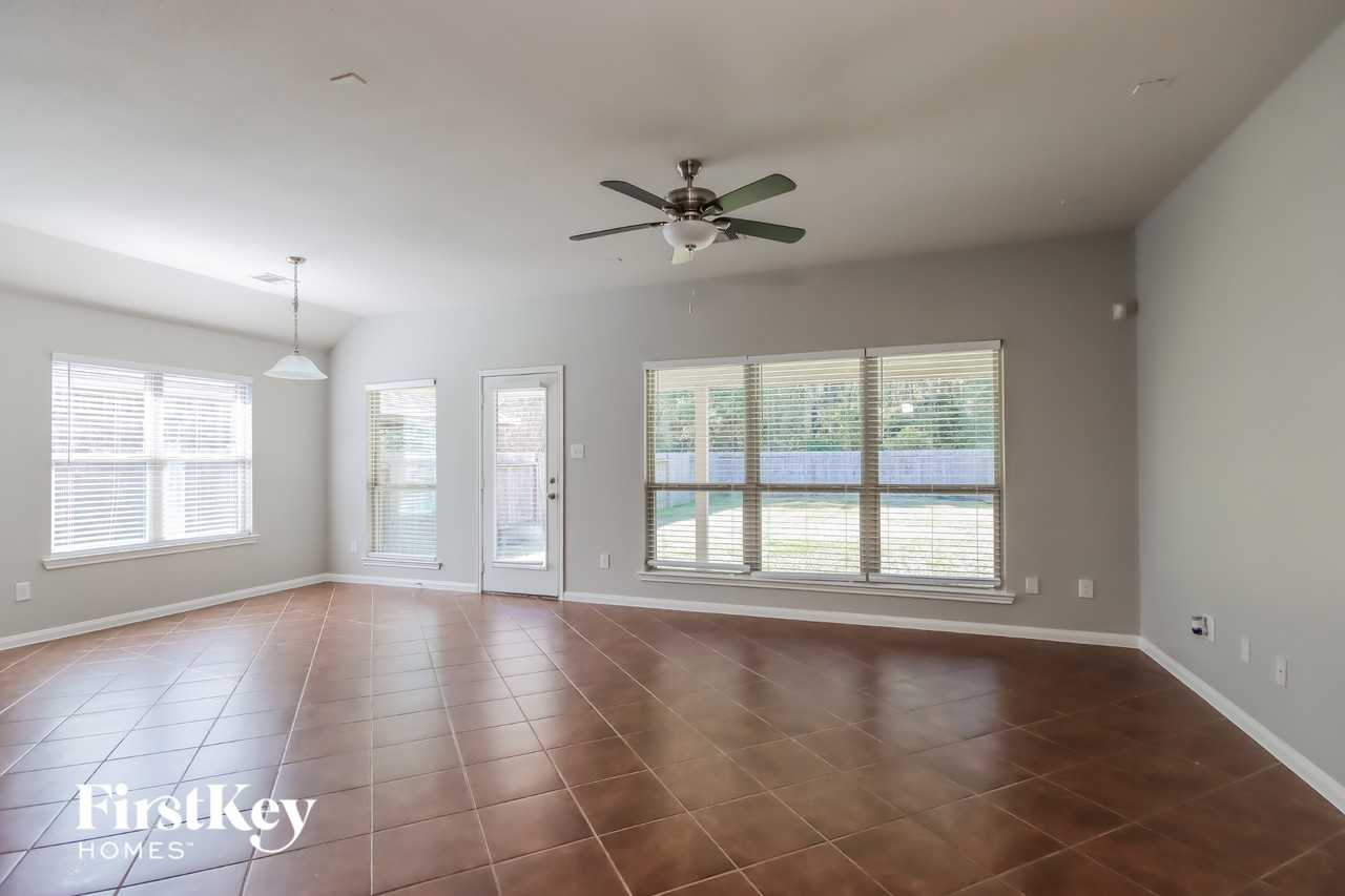 240 Country Crossing Cir - Photo 3 of 15