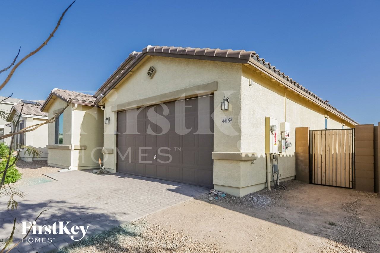44169 W Palo Aliso Way - Photo 2 of 15