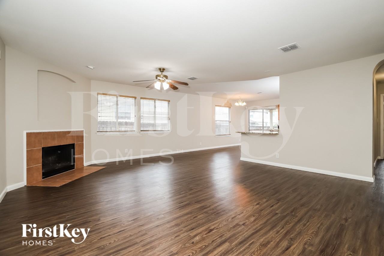 237 Val Verde Dr - Photo 3 of 17