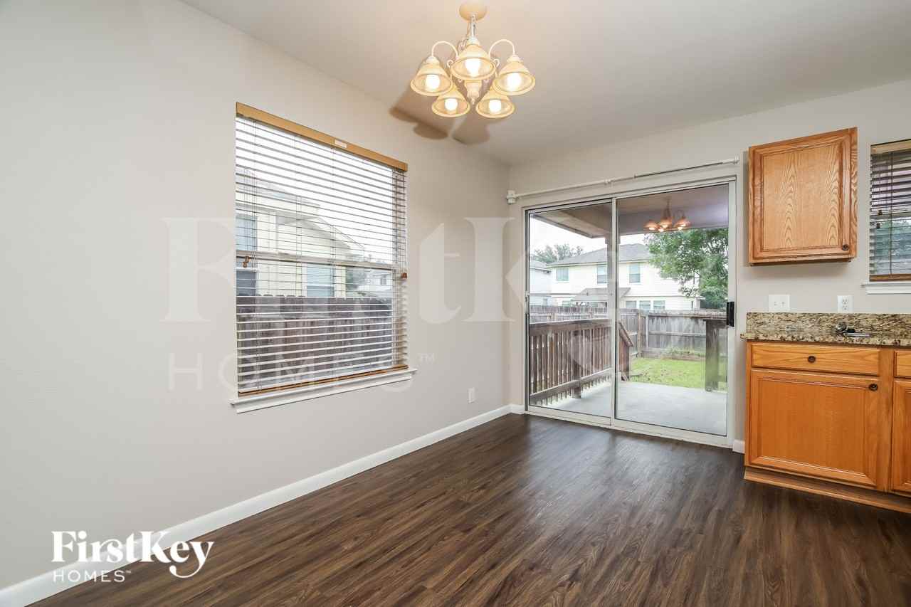 237 Val Verde Dr - Photo 5 of 17
