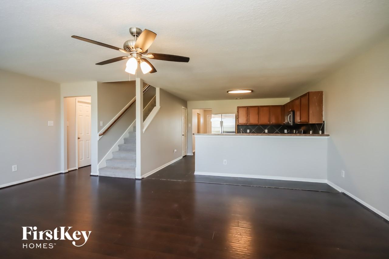 5619 Cinnamon Lake Dr - Photo 4 of 15