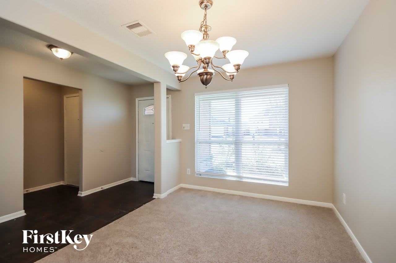 5619 Cinnamon Lake Dr - Photo 5 of 15