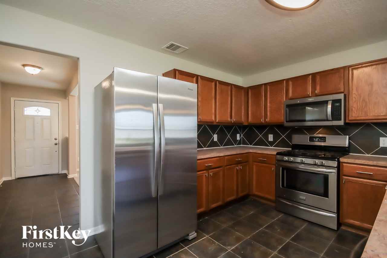 5619 Cinnamon Lake Dr - Photo 6 of 15