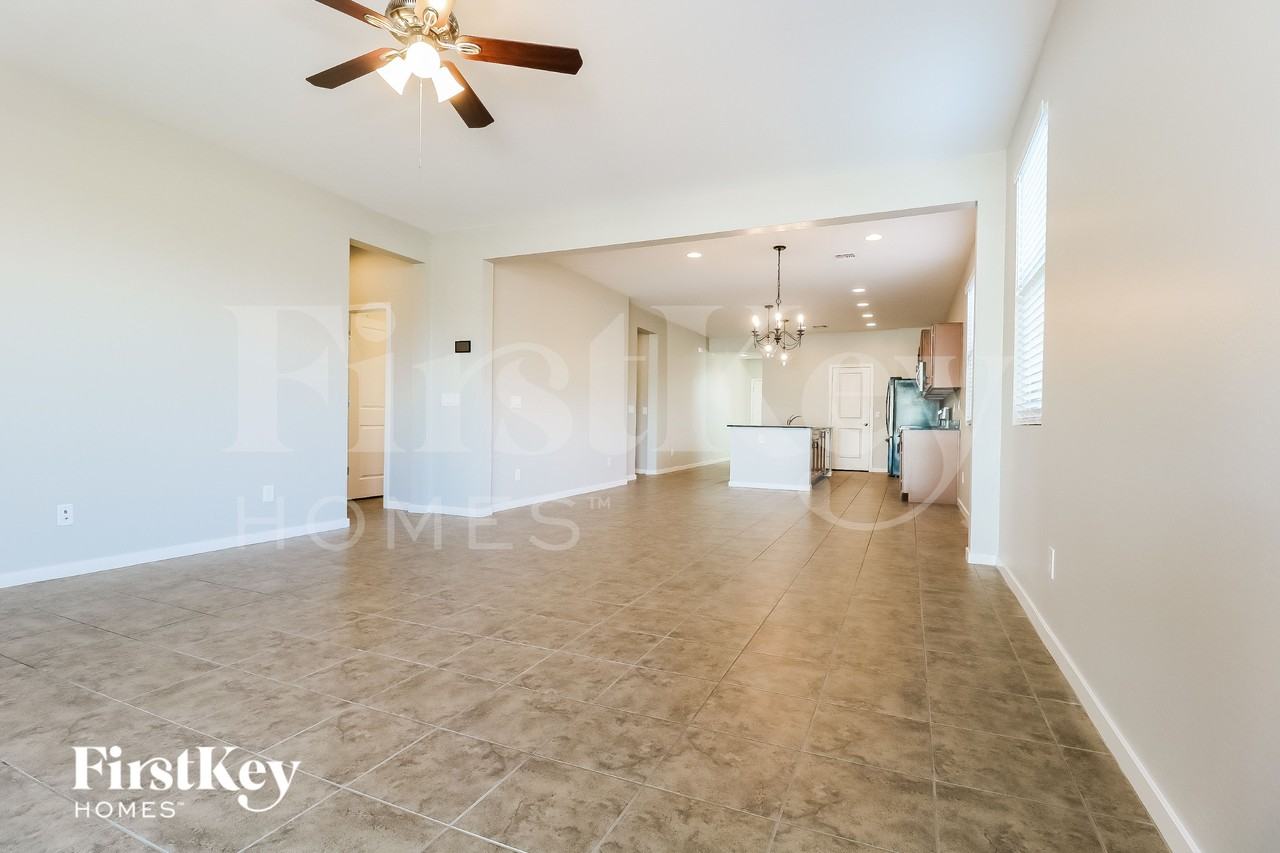 23654 W Whyman Ave - Photo 4 of 18