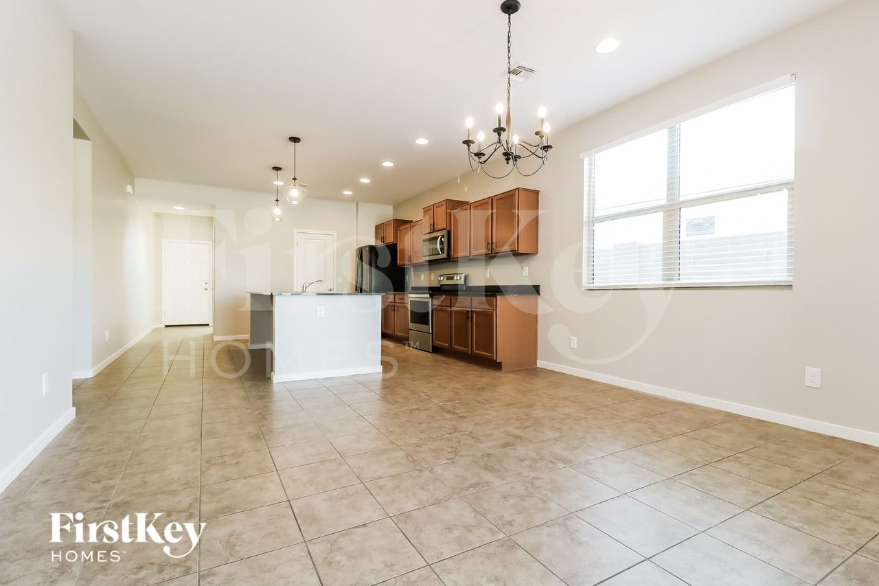 23654 W Whyman Ave - Photo 6 of 18