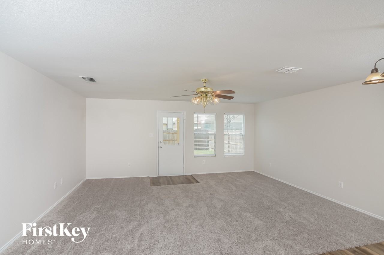 8503 Silver Willow - Photo 4 of 15