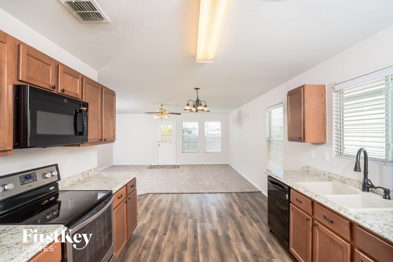 8503 Silver Willow - Photo 5 of 15