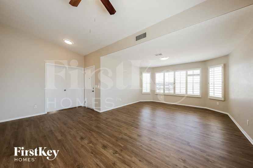 2222 N 90th Ln - Photo 2 of 15