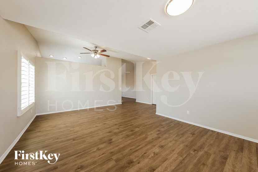 2222 N 90th Ln - Photo 3 of 15