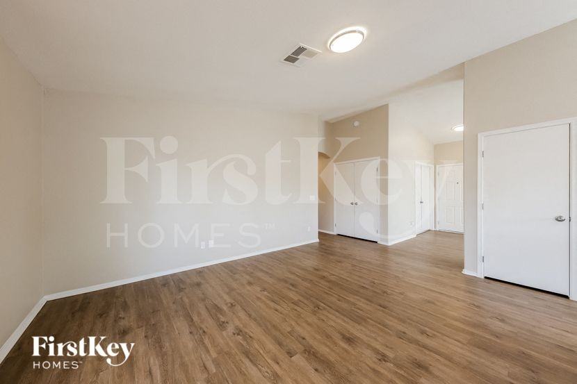 2222 N 90th Ln - Photo 4 of 15