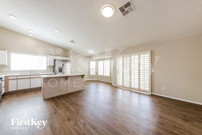 2222 N 90th Ln - Photo 5 of 15