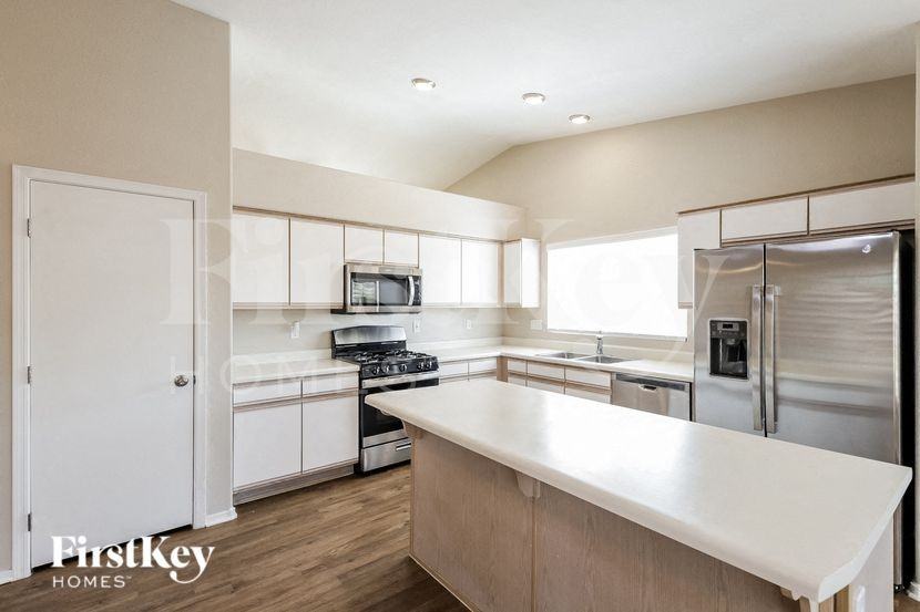 2222 N 90th Ln - Photo 6 of 15