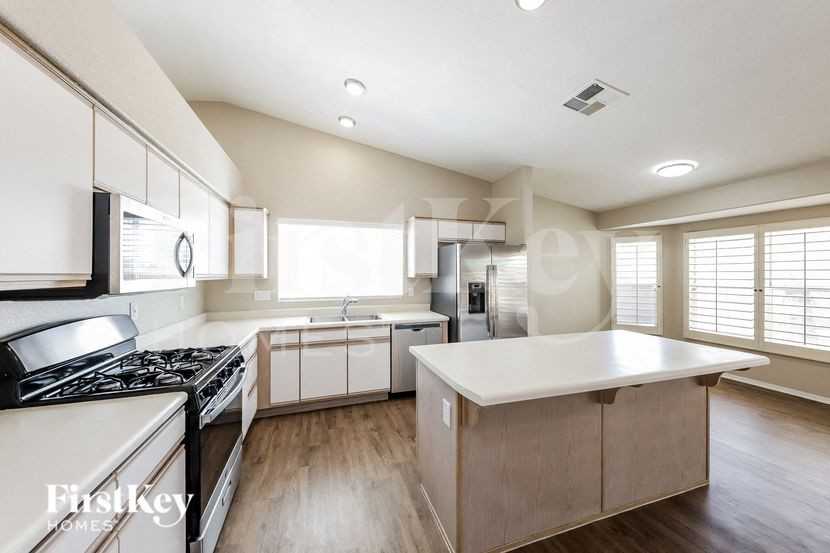 2222 N 90th Ln - Photo 7 of 15