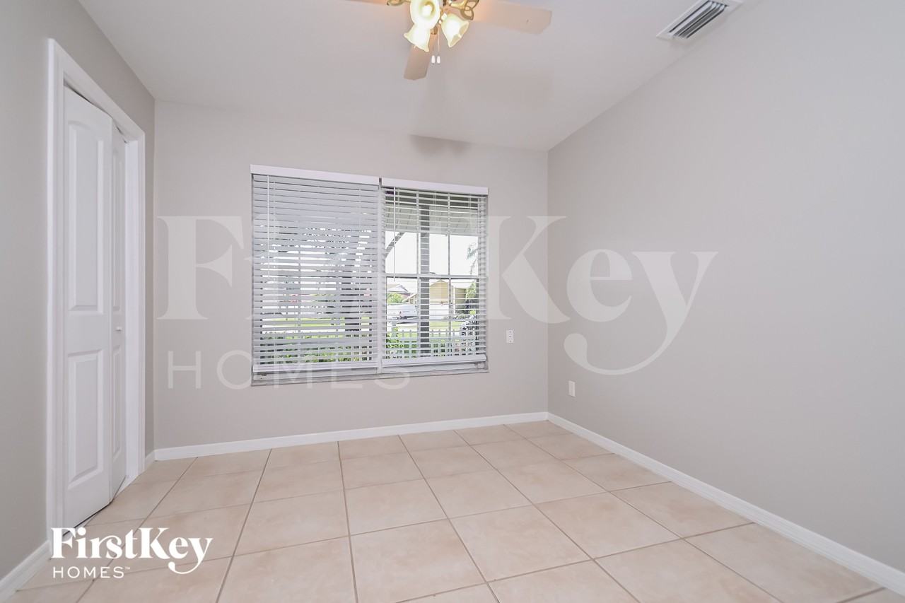 15 Se 12th Ave - Photo 4 of 16