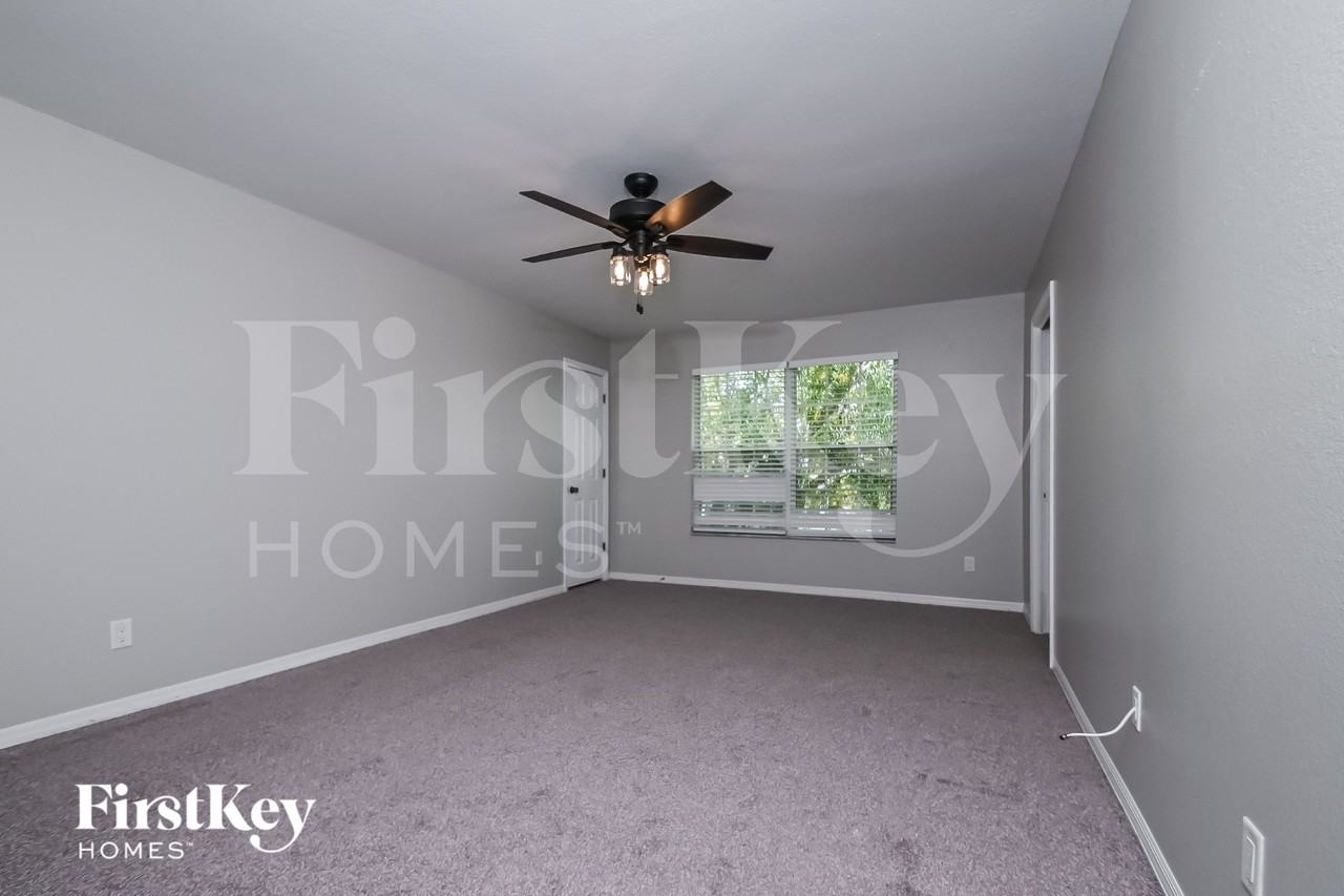 15 Se 12th Ave - Photo 7 of 16