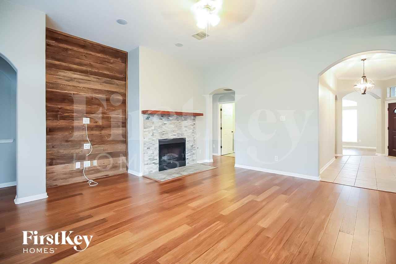 1118 Chase Park Dr - Photo 3 of 16