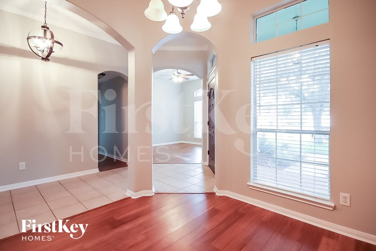 1118 Chase Park Dr - Photo 4 of 16