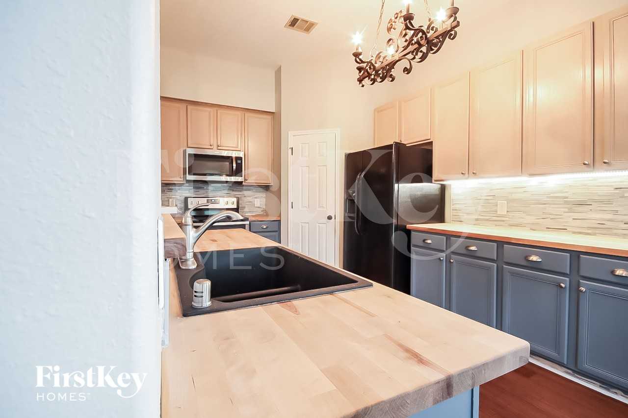 1118 Chase Park Dr - Photo 7 of 16