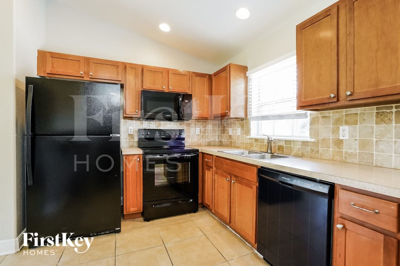 6136 Hellman Ave - Photo 5 of 16