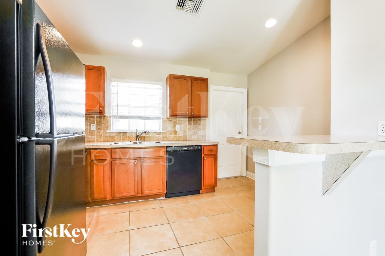 6136 Hellman Ave - Photo 6 of 16