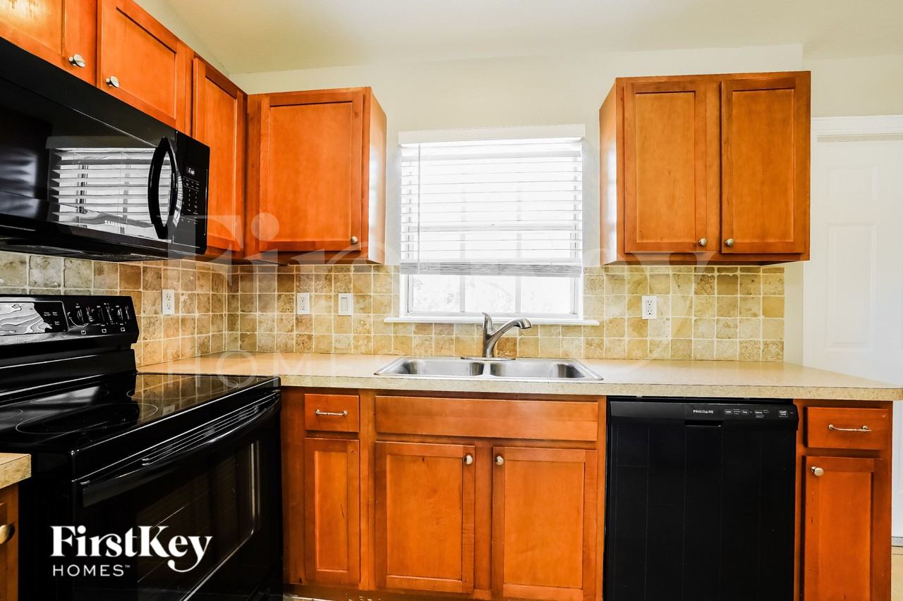 6136 Hellman Ave - Photo 7 of 16