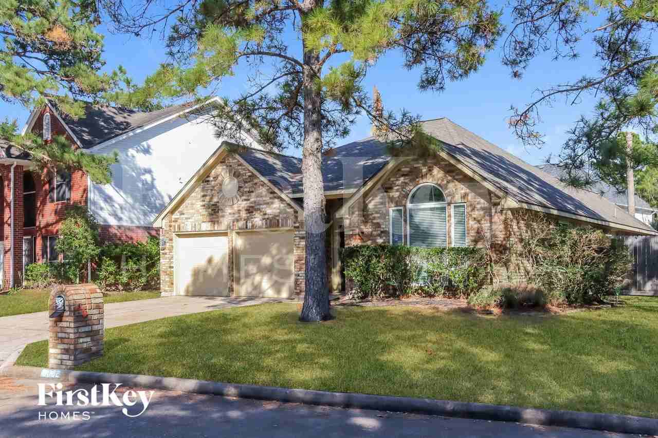 8002 Tustin Dr - Photo 2 of 15
