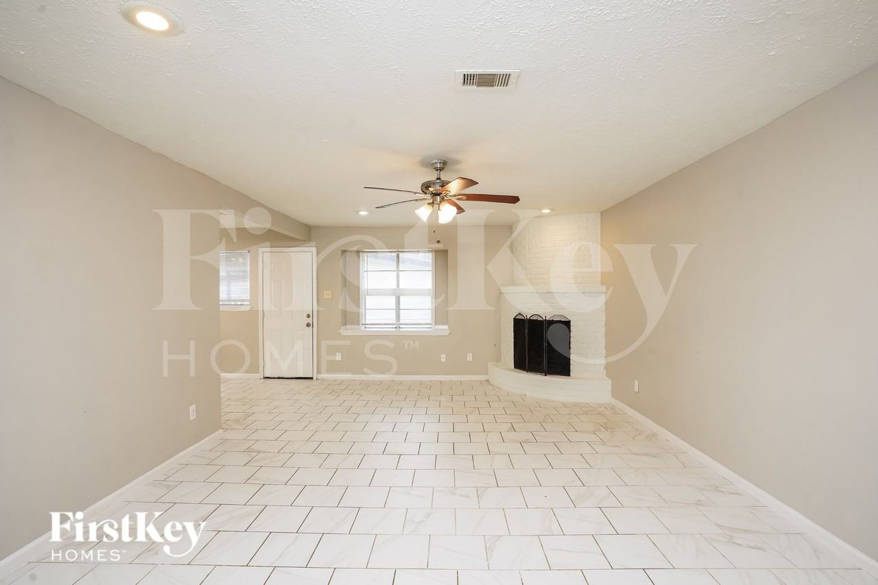 4909 Green Willow Ln - Photo 4 of 16