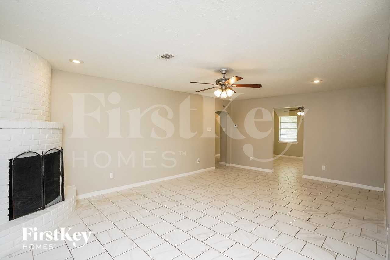 4909 Green Willow Ln - Photo 5 of 16