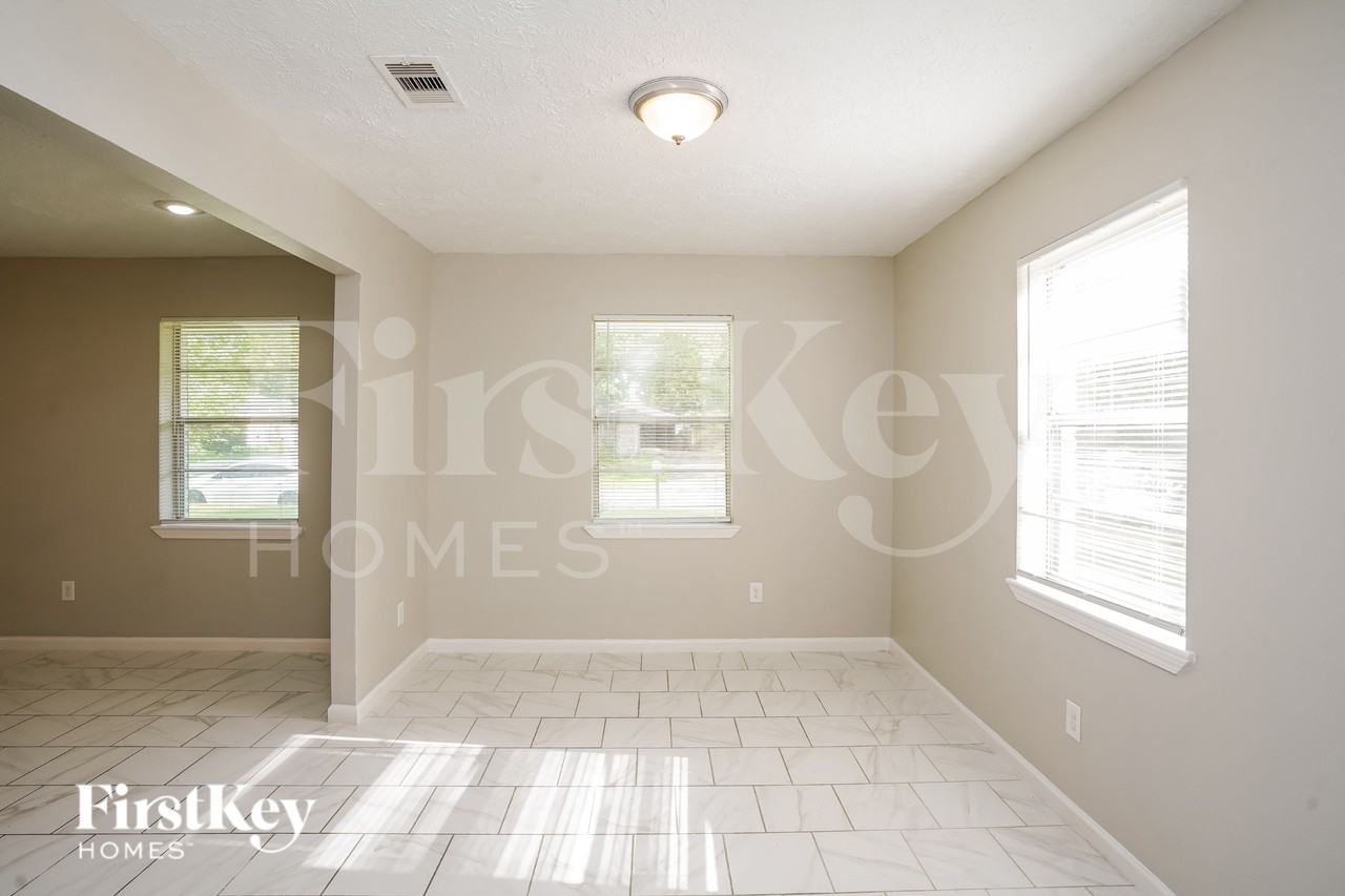 4909 Green Willow Ln - Photo 6 of 16