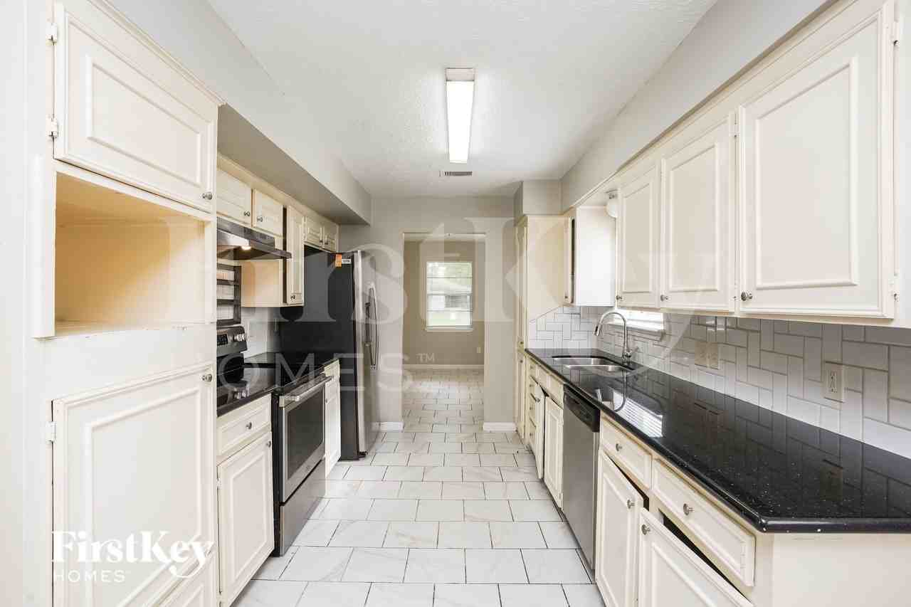 4909 Green Willow Ln - Photo 7 of 16