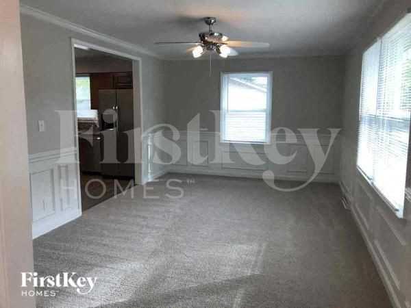 940 Ridgeway Dr - Photo 4 of 10