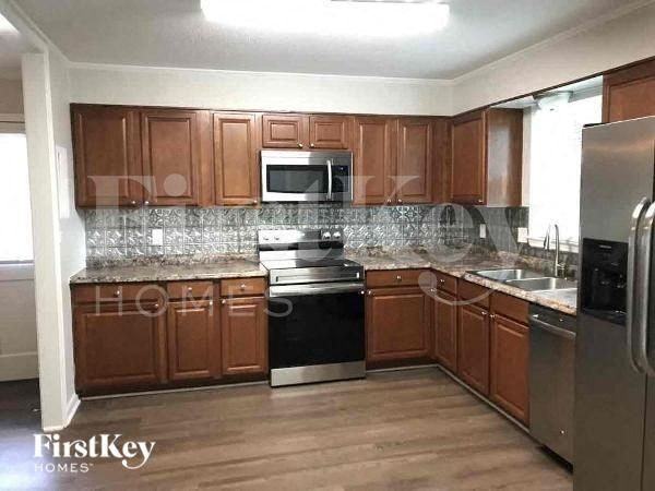 940 Ridgeway Dr - Photo 5 of 10