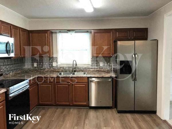 940 Ridgeway Dr - Photo 6 of 10