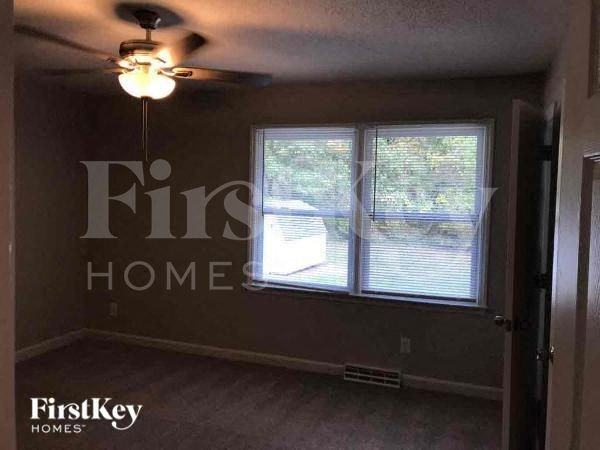 940 Ridgeway Dr - Photo 7 of 10