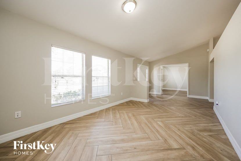 203 Roat St - Photo 3 of 16