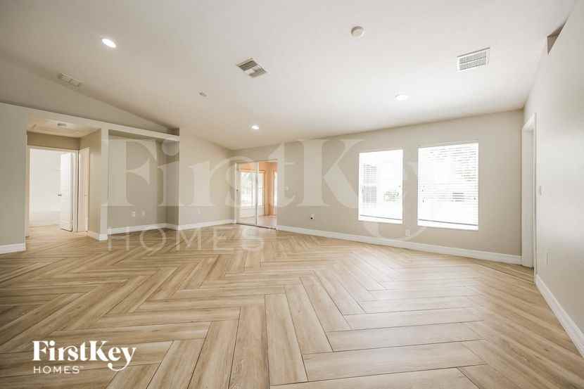 203 Roat St - Photo 4 of 16