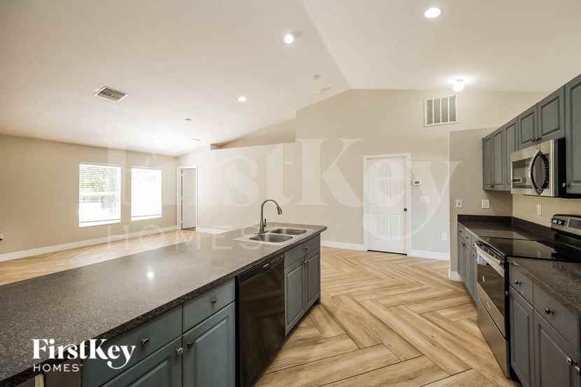 203 Roat St - Photo 6 of 16
