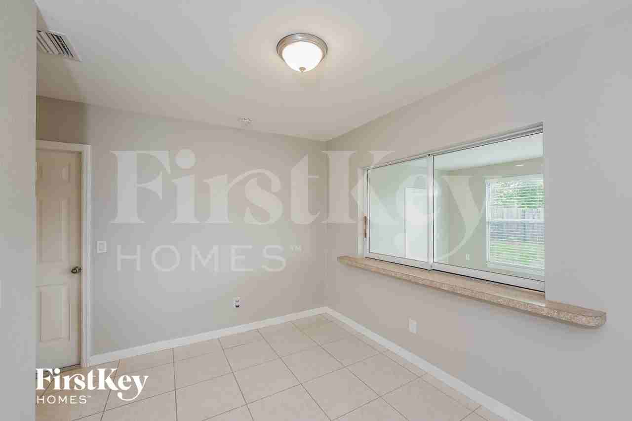 21426 Glendale Ave - Photo 4 of 16