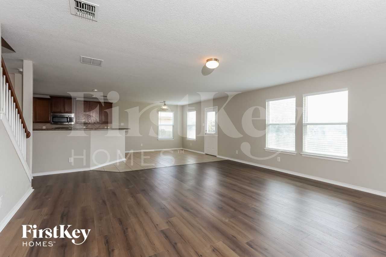 466 Dolly Dr - Photo 4 of 16