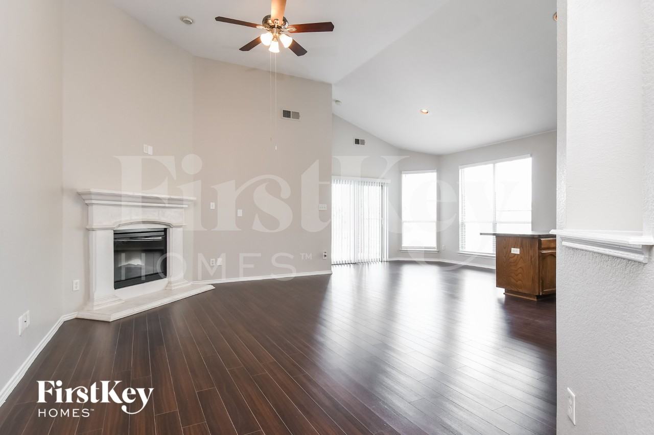 1101 Vista View Dr - Photo 3 of 16