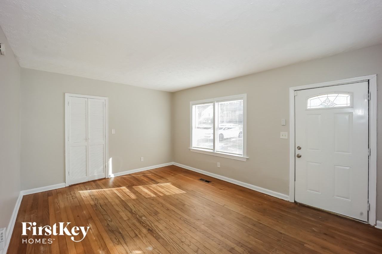 519 Erin Ave Sw - Photo 5 of 15