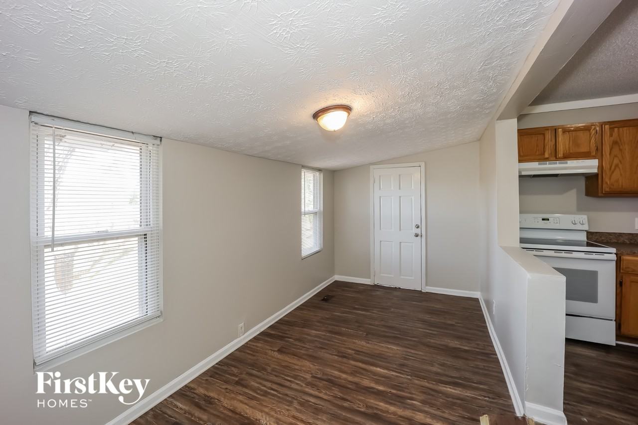 519 Erin Ave Sw - Photo 6 of 15