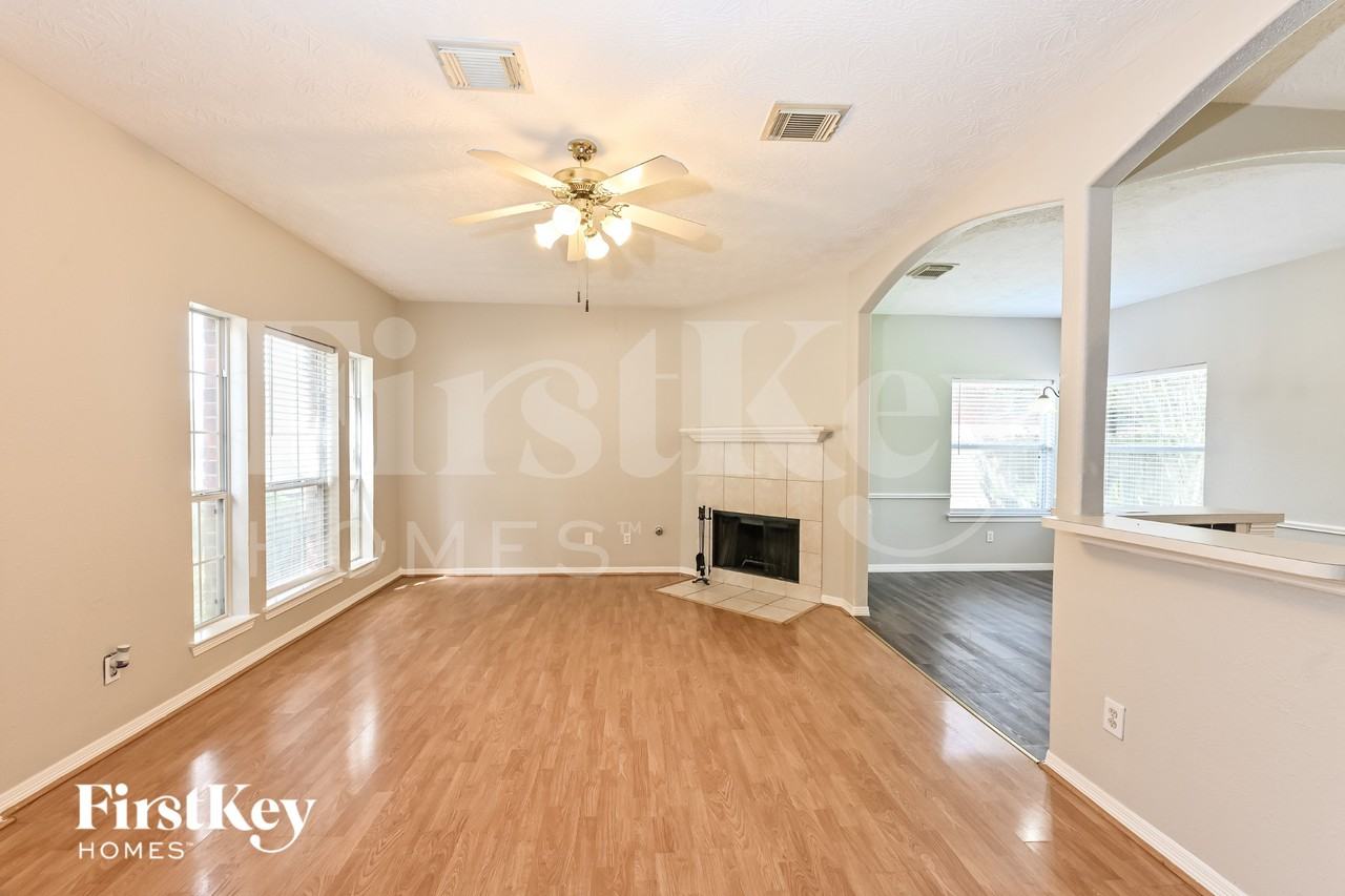 2803 Spring Dusk Ln - Photo 2 of 16