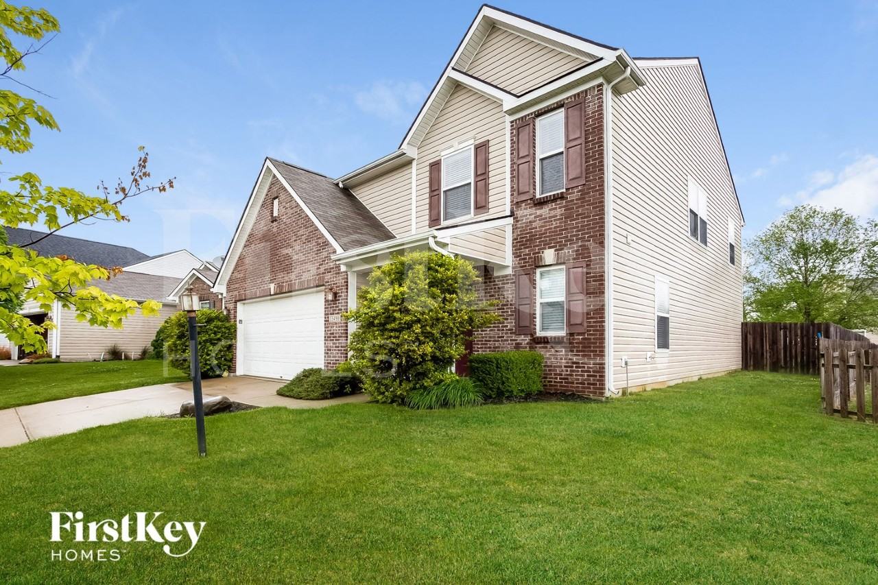 15490 Farmland Ct - Photo 2 of 15
