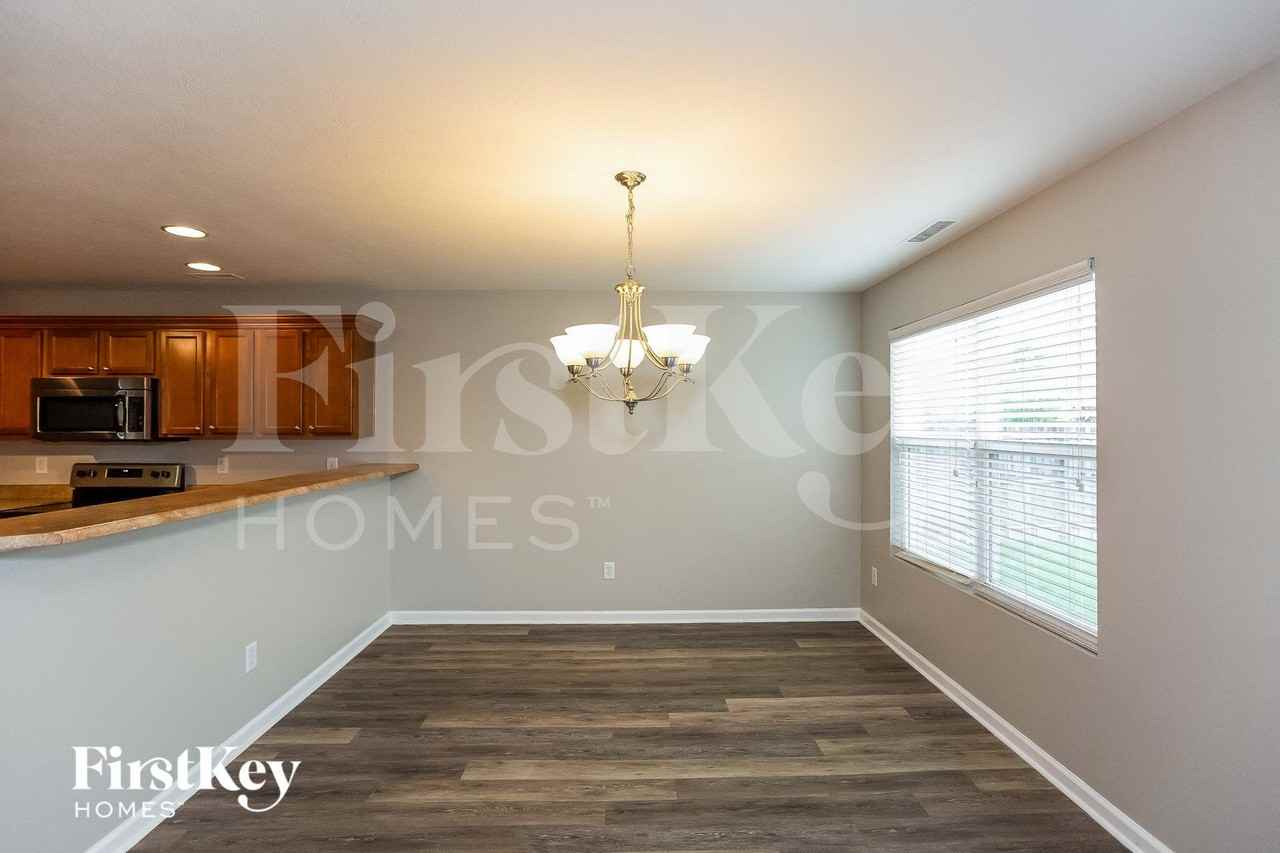 15490 Farmland Ct - Photo 4 of 15
